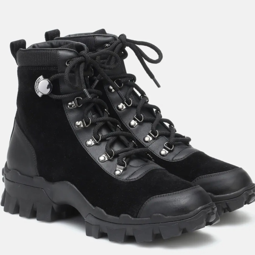 MONCLER
Helis ankle boots